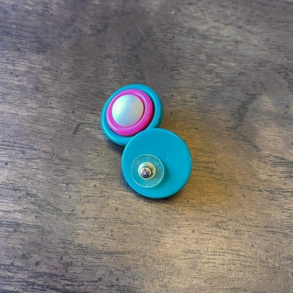 Super Cool Interchangeable Earrings! - Picture 2 of 4